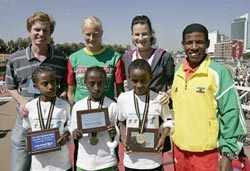 young runners in the AIMS Children's Series 2007 at the first event, in Tindouf, Algeria, on 27 February 2006.